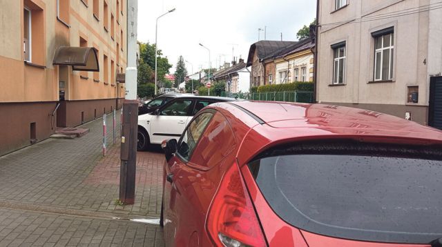 Przy ul. Głowackiego każdy może zaparkować. Skończyła się prywata