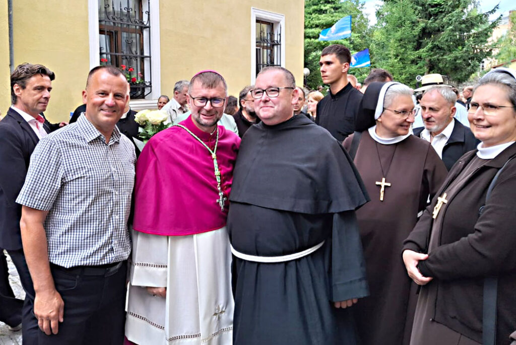 Wójt gminy Tryńcza na ingresie biskupa Edwarda Kawy