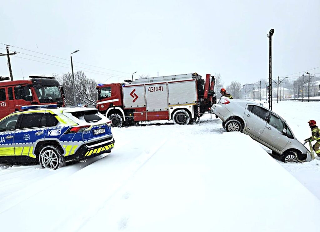 Zjechał z „trzeciego peronu” wprost na tory